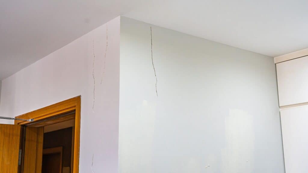 are wall cracks dangerous