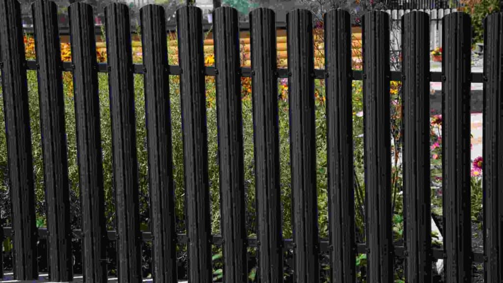 aluminum fence installation